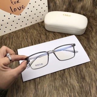 Kính cận nhựa dẻo dáng dễ đeo