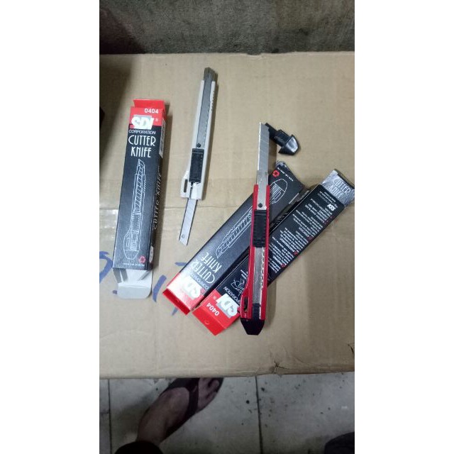 Dao rọc giấy sdi nhỏ (tặng lưỡi dao dự phòng sau nắp chuôi) - HV  Store 184