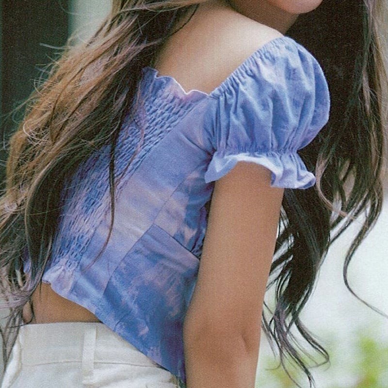 Áo croptop loang tay bồng Jisoo
