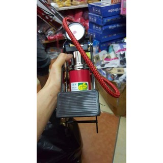 Bơm hơi đạp chân