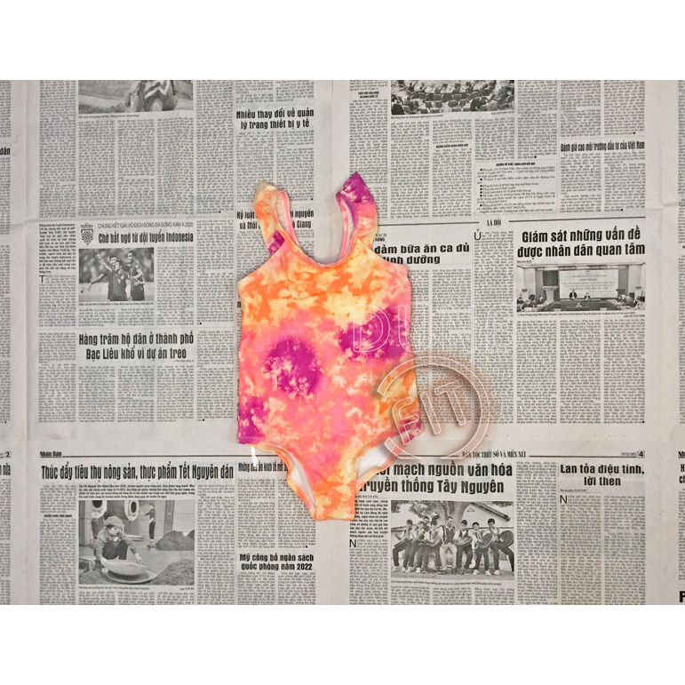 Bikini cho bé, đồ bơi liền thân cho bé gái 9 tháng đến 10 tuổi màu loang cam hồng tím tie dye cá tính lệch vai cute