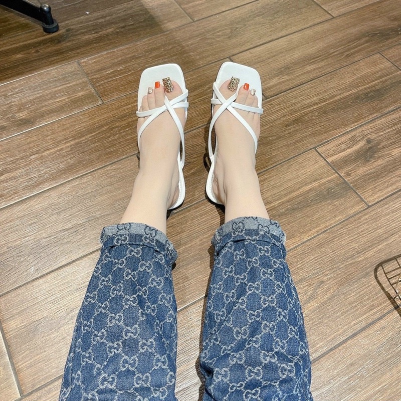 dép dây chéo trên đầu ngón chân với quai ngang qua đầu vuông giá rẻ. bao bền đẹp.nắng mưa đều mang được.cam kết như hình