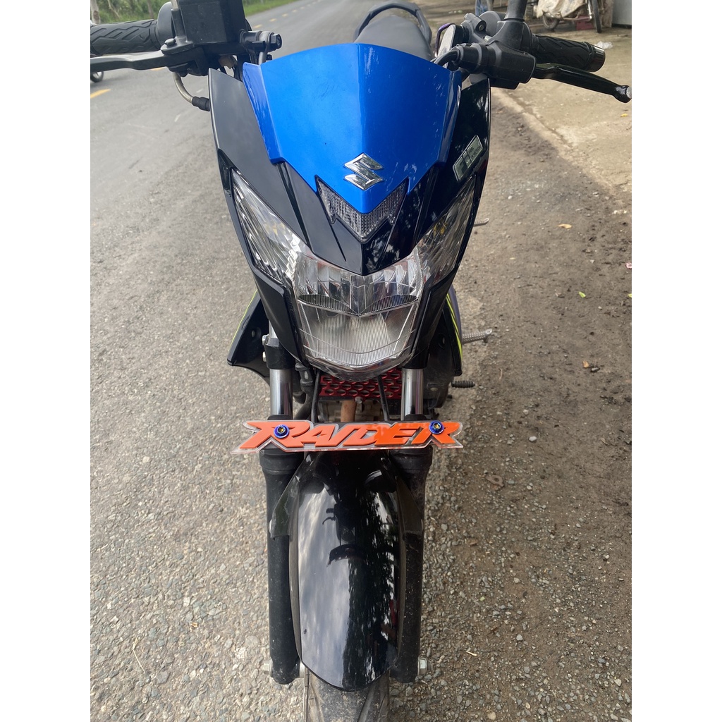 (Tặng 2 ốc titan) Bảng Satria/Raider - Chữ nổi gắn trước xe - Đồ chơi xe Satria/Raider