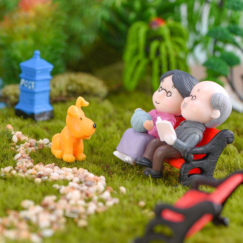 Mô hình tiểu cảnh ♥️ Cặp đôi ông bà lão ngồi ghế công viên trang trí tiểu cảnh, sen đá, sân vườn, terrarium