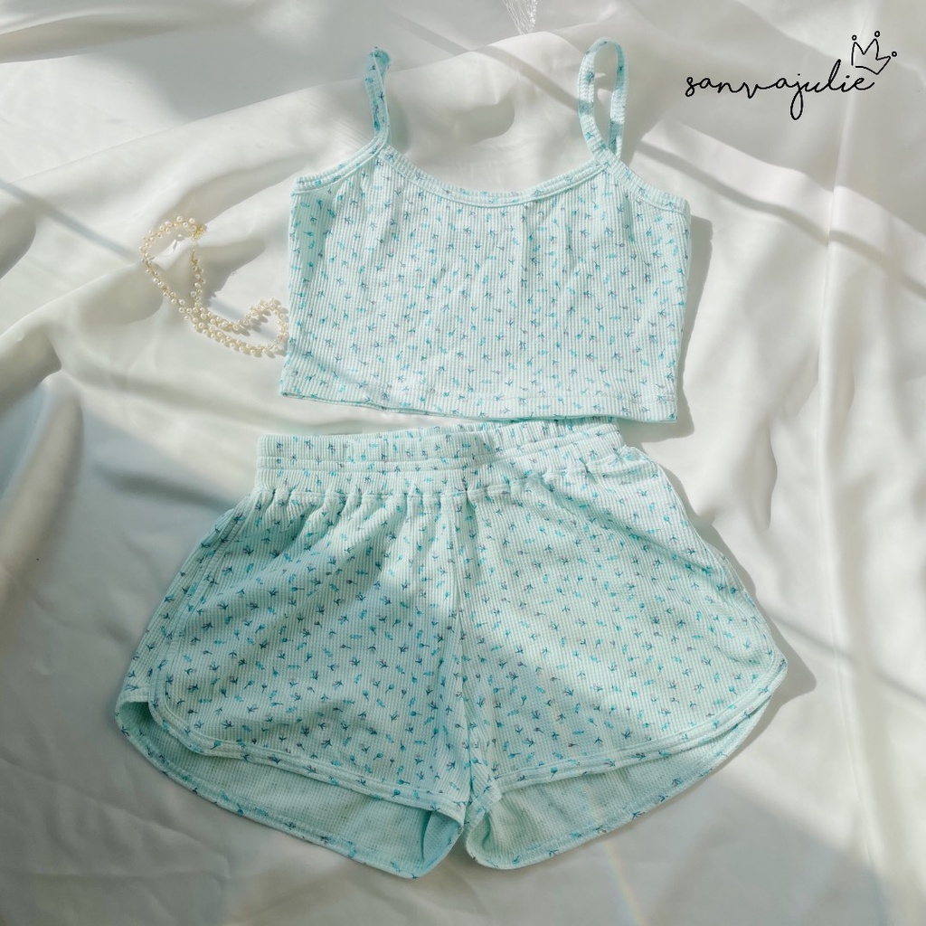 Bộ đồ ngủ, đồ tập áo 2 dây croptop - quần sooc - Hoa oải hương - thiết kế Sanvajulie