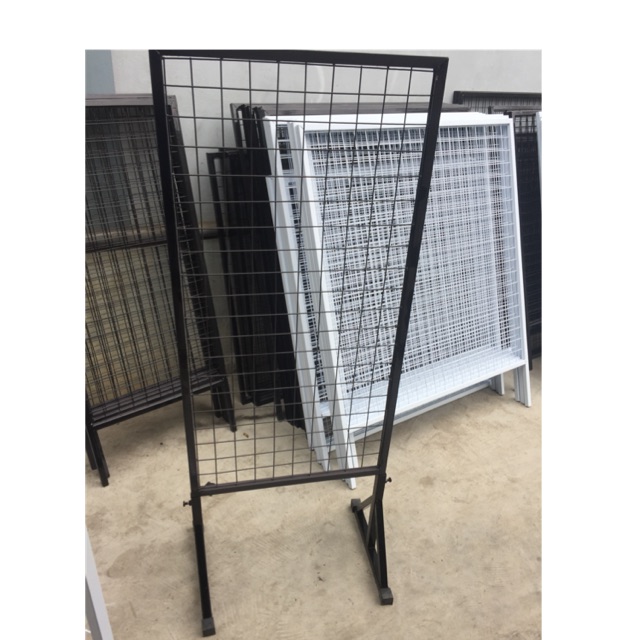 Lưới treo phụ kiện cao 1.4m*50cm có chân