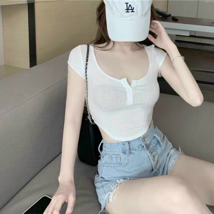 Áo Croptop vạt bầu kiểu bướm, nút bấm với màu trắng tinh khôi