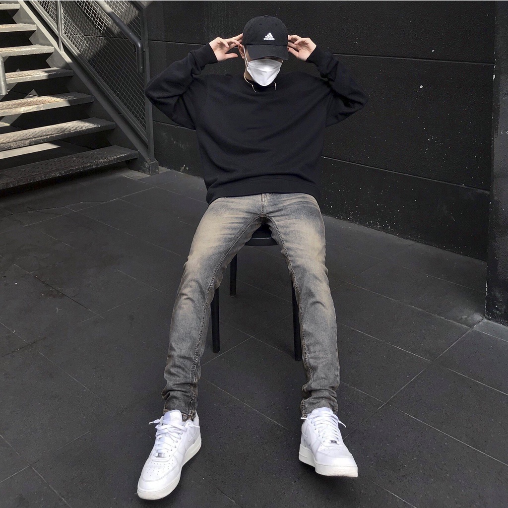 Quần jean nam cao cấp streetwear, màu wash bụi bậm có vếch xước nhẹ, form slimfit,  chất jean co giãn thoải mái.