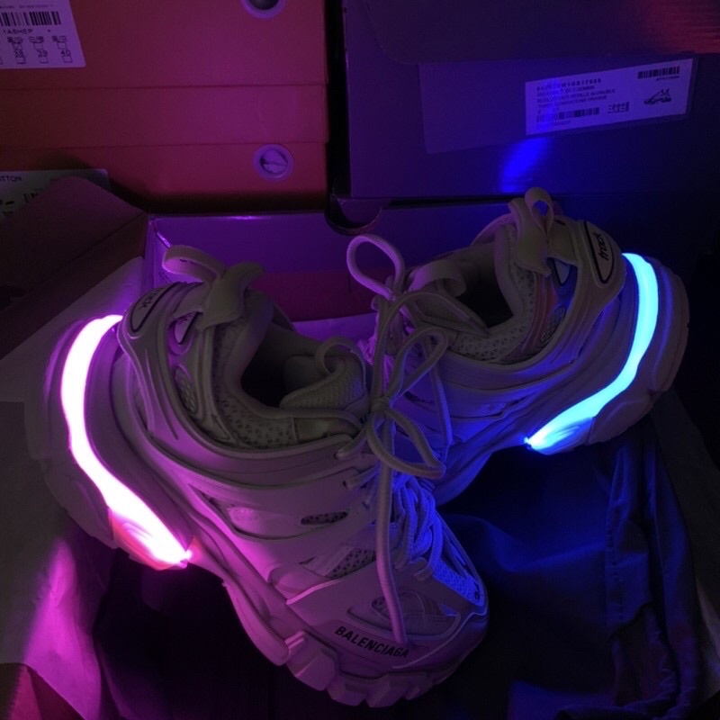 GIÀY BA.LEN TRACK LED LAI AU ĐỈNH CAO