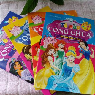 Combo 4quyển vở tập tô Công chúa và túi 8 quyển tô màu