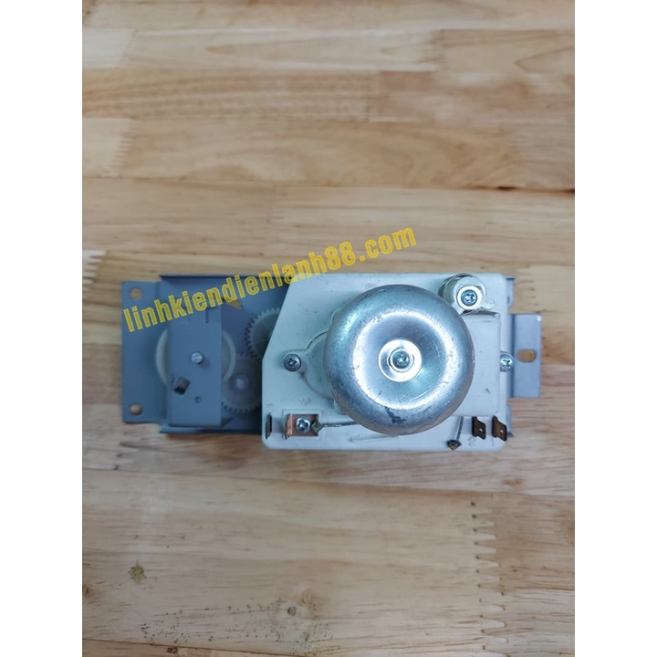 Bộ điều khiển lò vi sóng cơ 4 rắc tháo máy đã tét cẩn thận.