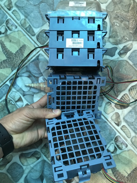 Quạt sunon 12v 5.6w 0.5A , vuông 10cm có thể lắp ghép và có bảo vệ