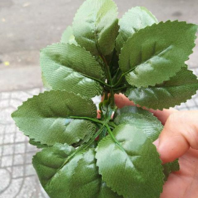 100g  LÁ HOA HỒNG. DÙNG TRANG TRÍ CHO HOA GIẤY .HOA VẢI .HOA SÁP TIỆN DỤNG