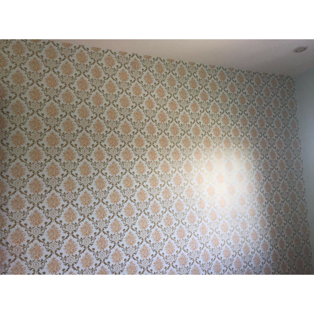 Giấy dán tường có sẵn keo mặt sau hay còn gọi là decal dán tường theo cuộn. Khổ mỗi cuộn là dài 10m, rộng 0.45m / cuộn