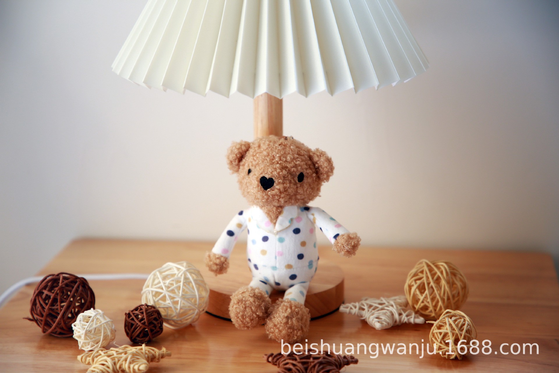 Thú Nhồi Bông Hình Gấu Teddy Xinh Xắn Lưng