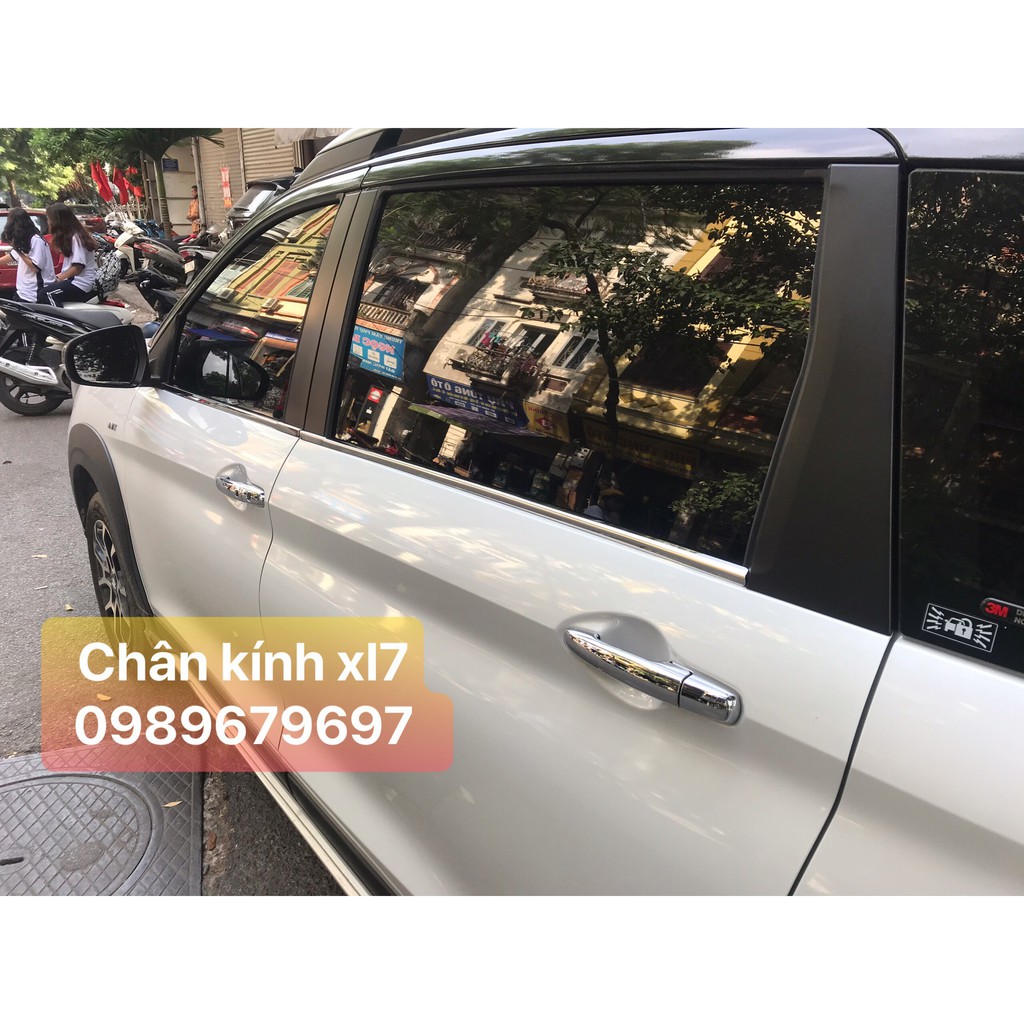 Nẹp viền chân kính inox xe Suzuki XL7 2020