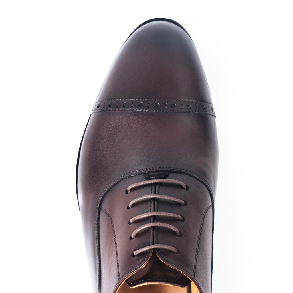 Giày Tây Cao Cấp CHARLES CAPTOE OXFORD - OF02 - Da Bò Ý Lót Trong Da Bò Mộc - Thương hiệu Be Classy