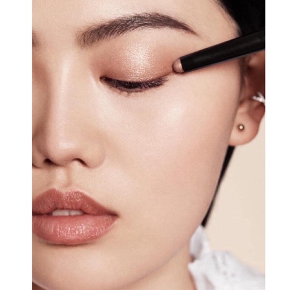 Set Phấn Phủ Bột Và Bút Nhũ Kẻ Mắt Laura Mercier mini