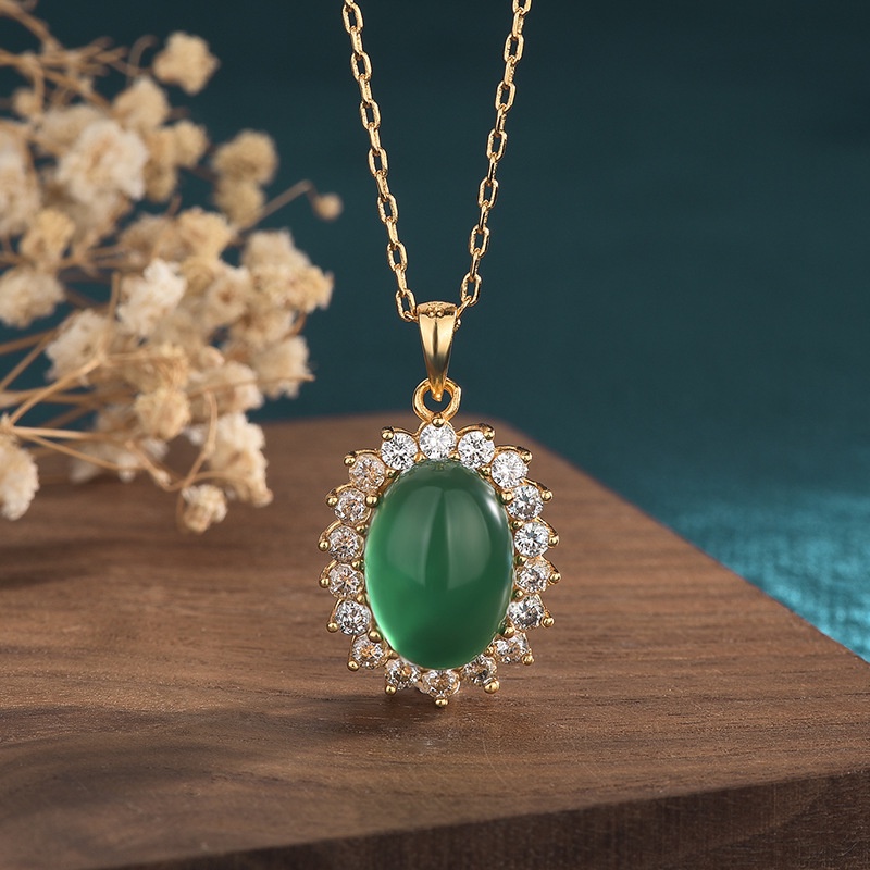 Mặt dây chuyền khảm mã não mạ vàng cổ đại nổi tiếng trên mạng vòng cổ chalcedony xanh đá cao cổ điển kiểu Dai Fei nữ