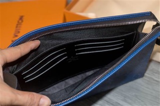 Cluth cầm tay LV hàng đẹp fullbox