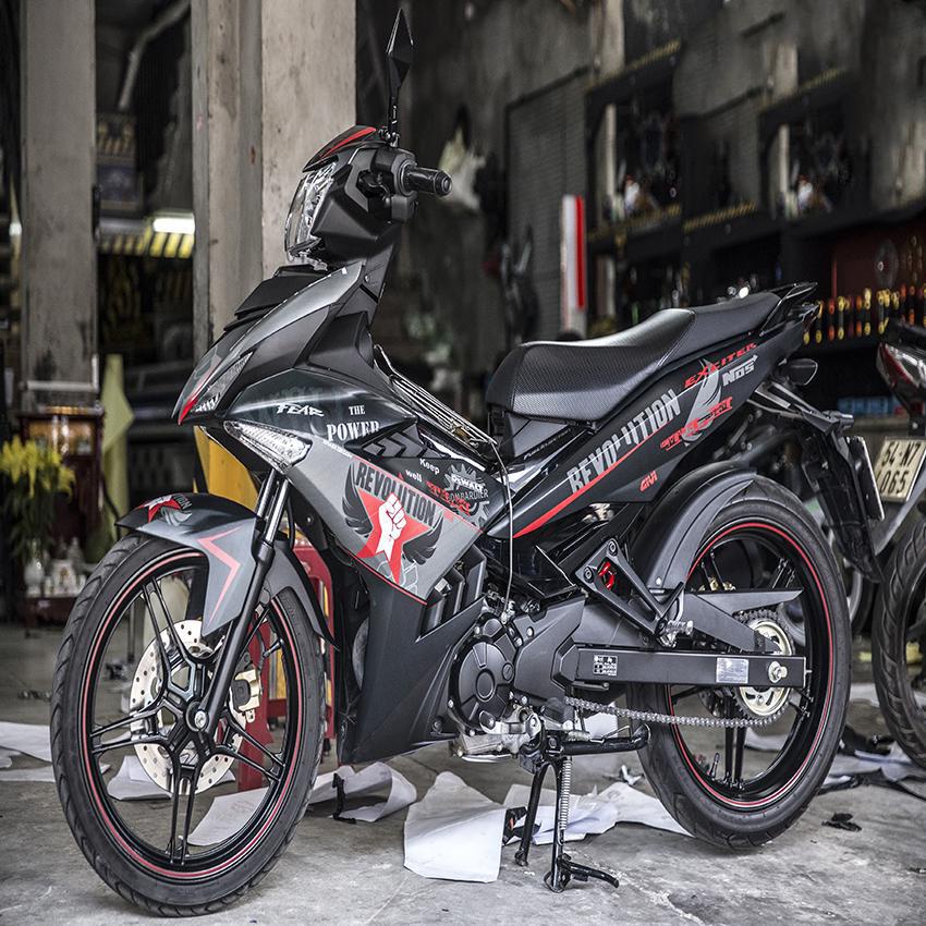 Tem trùm exciter 150 đen xám đỏ, tem exciter 150, team trùm exciter 150, tem xe exciter 150, team tr