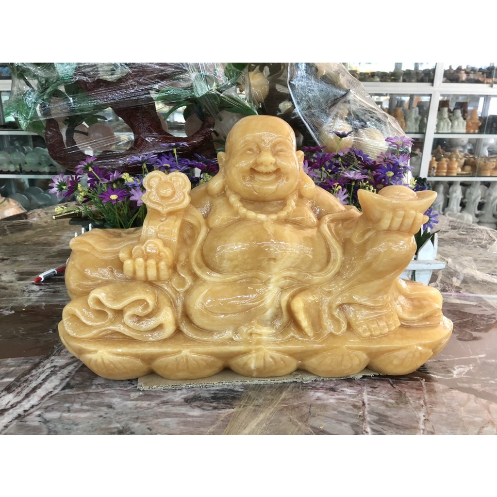 Tượng Phật Di Lặc ngồi cầm thỏi vàng và gậy như ý phong thủy đá ngọc hoàng long - Dài 40 cm
