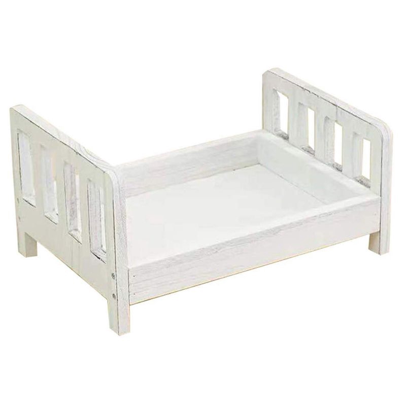 Đạo cụ giường gỗ chụp ảnh cho em bé xinh xắn