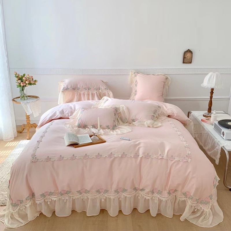 Bộ chăn ga gối lụa 80S hoa hồng Pháp viền ren công chúa Bee House