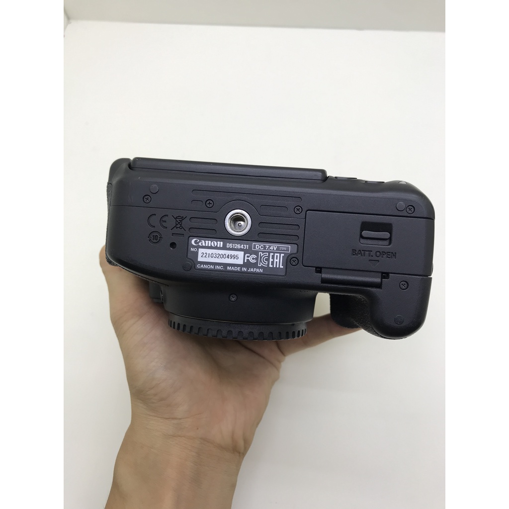 Máy Ảnh Canon 700D Kèm Ống Kính EF-S 18-55mm f/3.5-5.6 IS mới 98%