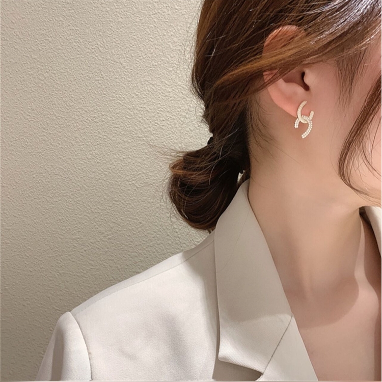 Bông Tai Chữ C Đính Ngọc Trai Thời Trang Hàn Quốc