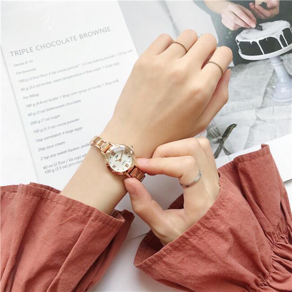 Đồng Hồ Thời Trang Số La Mã Chất Liệu Thép Không Gỉ