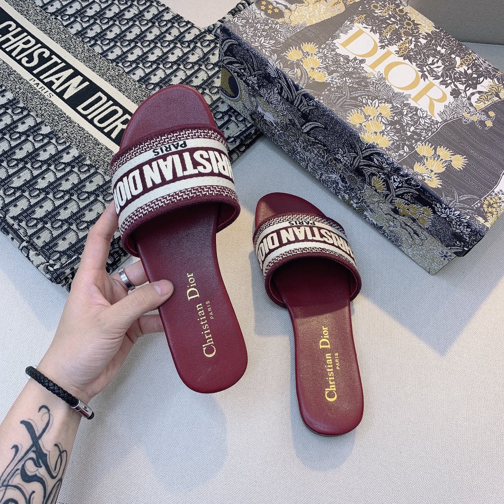 Xăng đan Đế Bằng Cổ Điển Không Có Hộp Cho Nữ