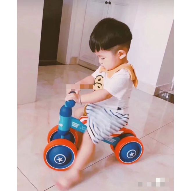 Xe chòi chân 4 bánh tự cân bằng cho bé Dưới 2 tuổi