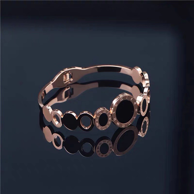 Vòng tay bằng thép titan mạ vàng hồng 18K phối đá mã não đen họa tiết chữ số La Mã cổ điển thời trang Âu Mỹ cá tính