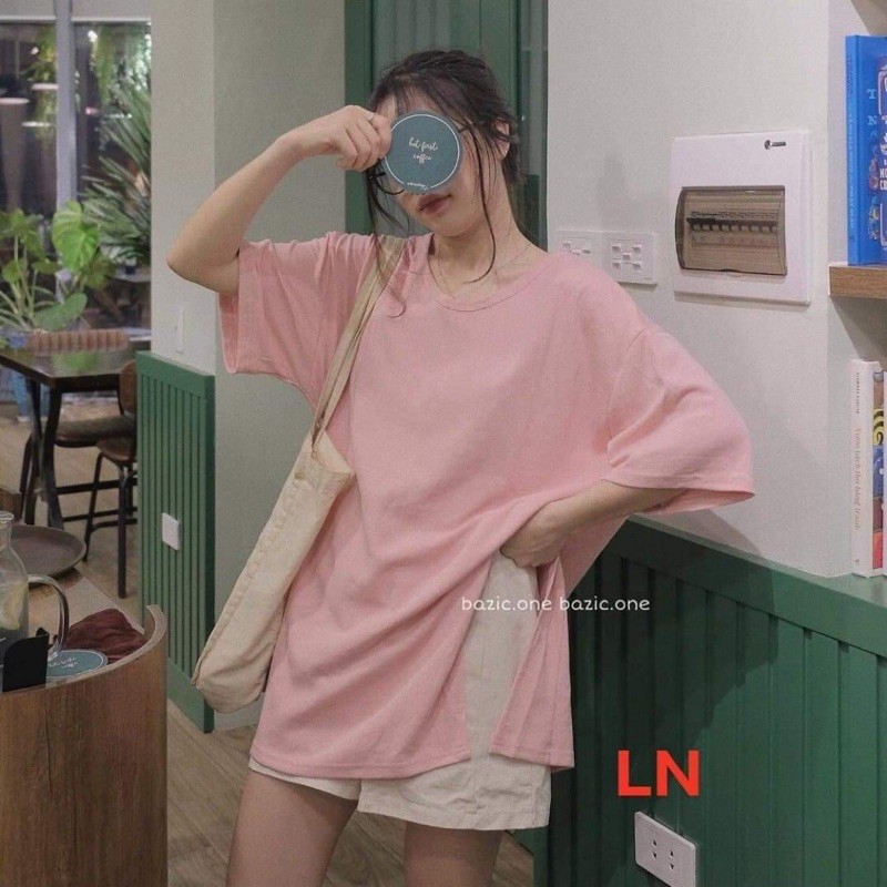 Áo phông thụng xẻ tà