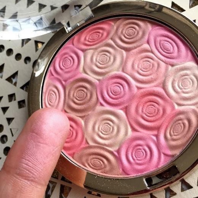 Má hoa hồng đánh khối Milani