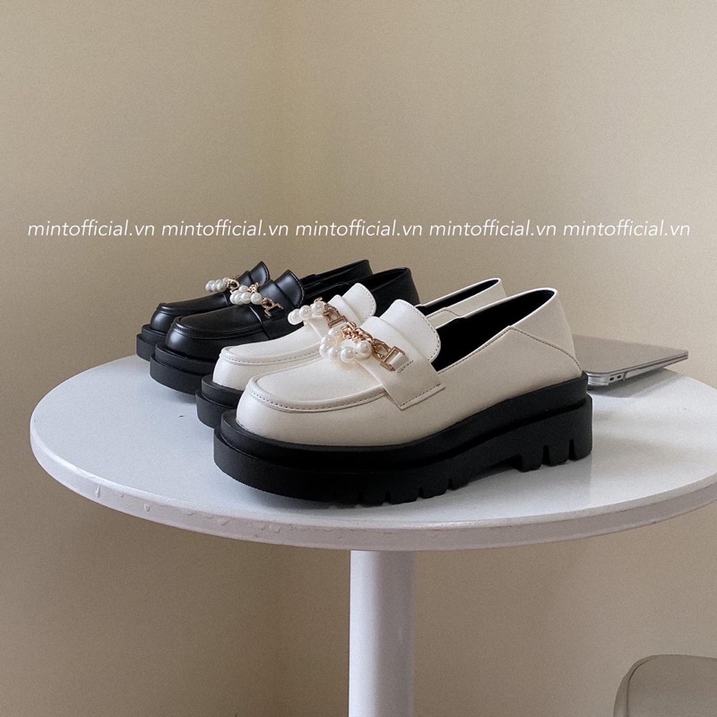 Giày da đính ngọc