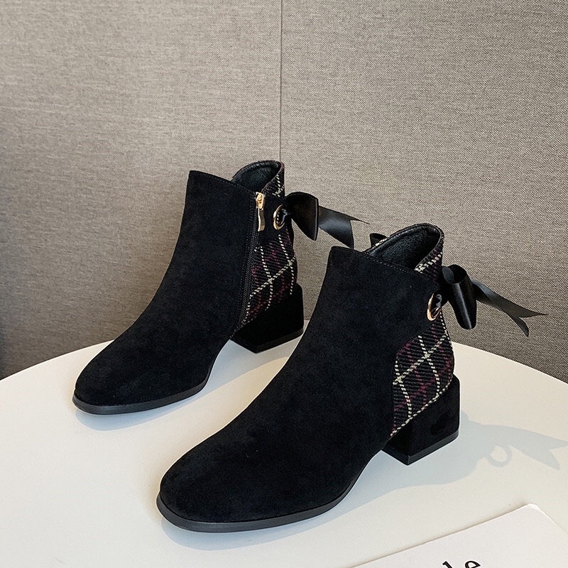 Giày bốt nơ rời buộc phía sau, boots phối sọc kẻ chất nỉ nhung đế cao 5cm.