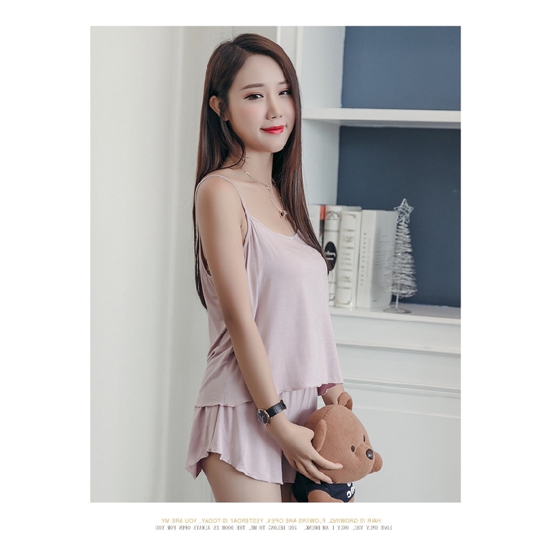 Bộ đồ ngủ áo hai dây + quần ngắn phong cách thời trang cho nữ | BigBuy360 - bigbuy360.vn