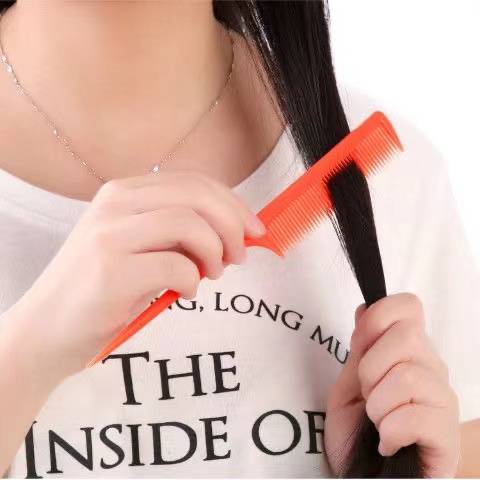 Lược Đuôi Nhọn Dùng Để Tạo Kiểu Tóc Tiện Dụng