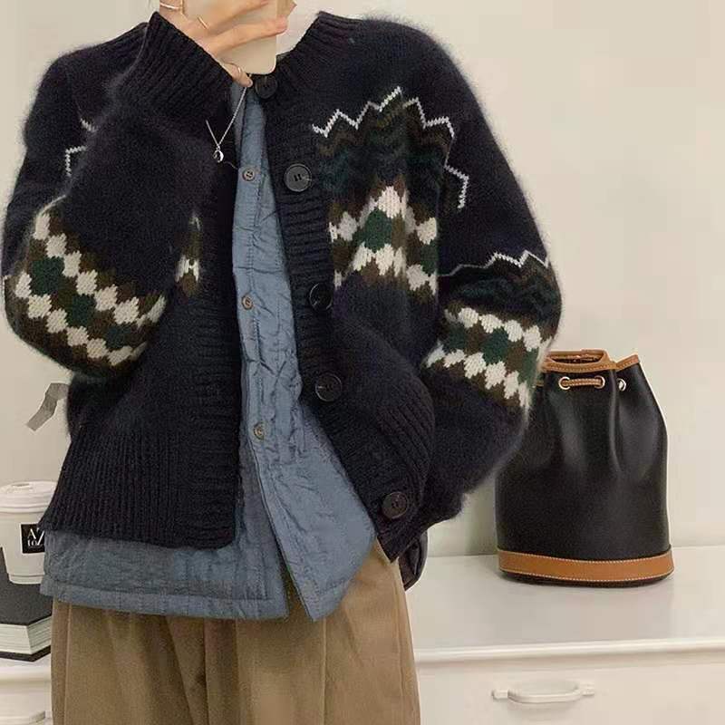 Áo khoác cardigan bằng vải lông cừu mềm mại kiểu dáng thời trang | BigBuy360 - bigbuy360.vn