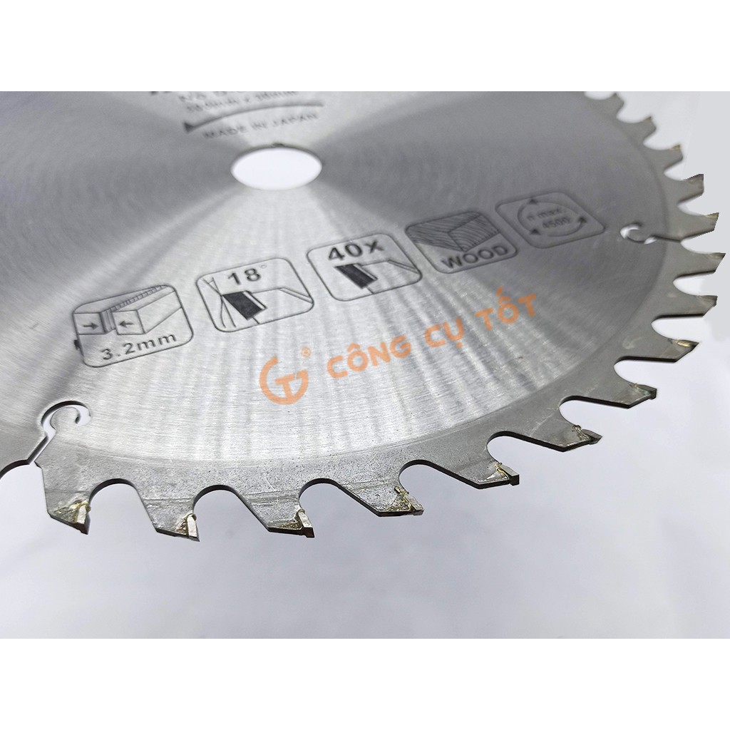 Lưỡi cưa cắt xẻ gỗ hợp kim Makita đỏ Φ300 x 40 răng x mạch cắt 3.2mm x 4500 rpm