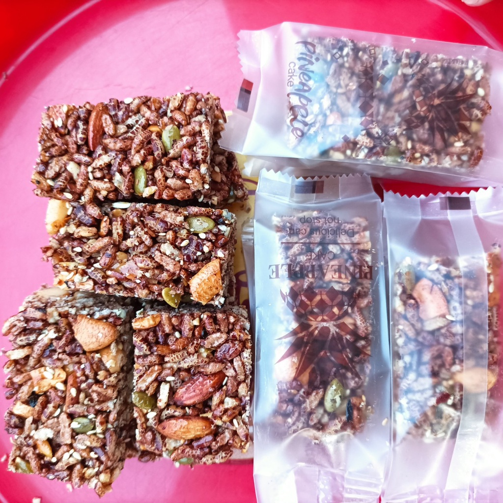Bánh gạo lứt ăn kiêng ngũ cốc granola giảm cân,thanh cốm cơm gạo lứt rong biển