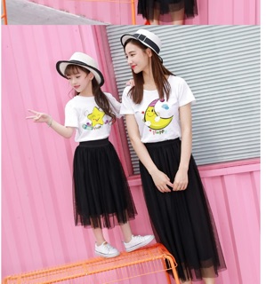 Set áo thun chân váy mẹ và bé