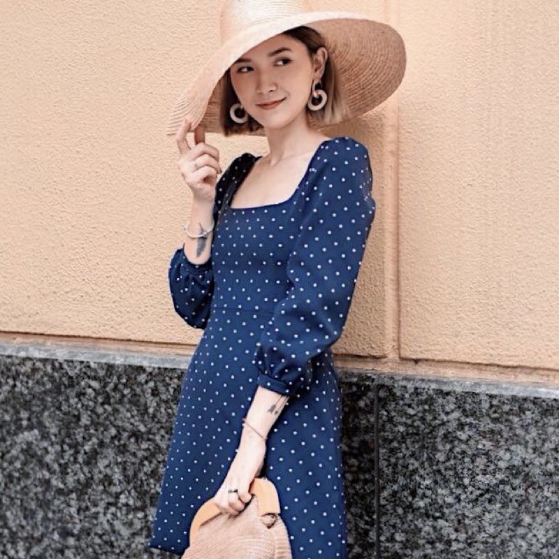 Đầm bi xanh cổ vuông