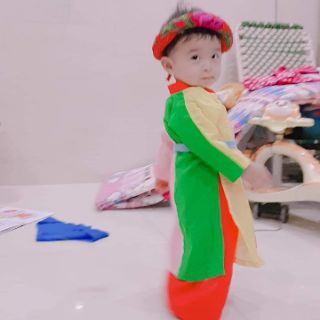 Tứ thân gồm khăn cột đầu ko nón cho bé