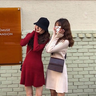 Váy len trơn dài tay dáng xoè cổ tròn