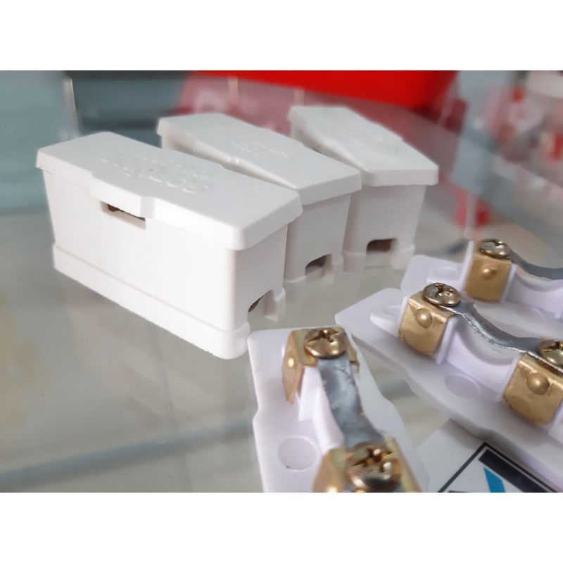 Cầu chì và nắp cầu chì cao cấp 10CC, 10A-250V vỏ nhựa chịu nhiệt, chống cháy tốt, hệ thống đóng cắt bằng đồng