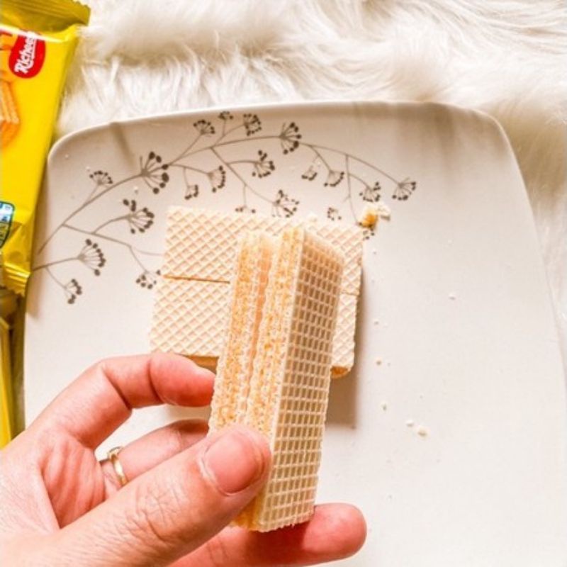 Lốc 10 gói bánh xốp Nabati vị phô mai , chocolate 17g