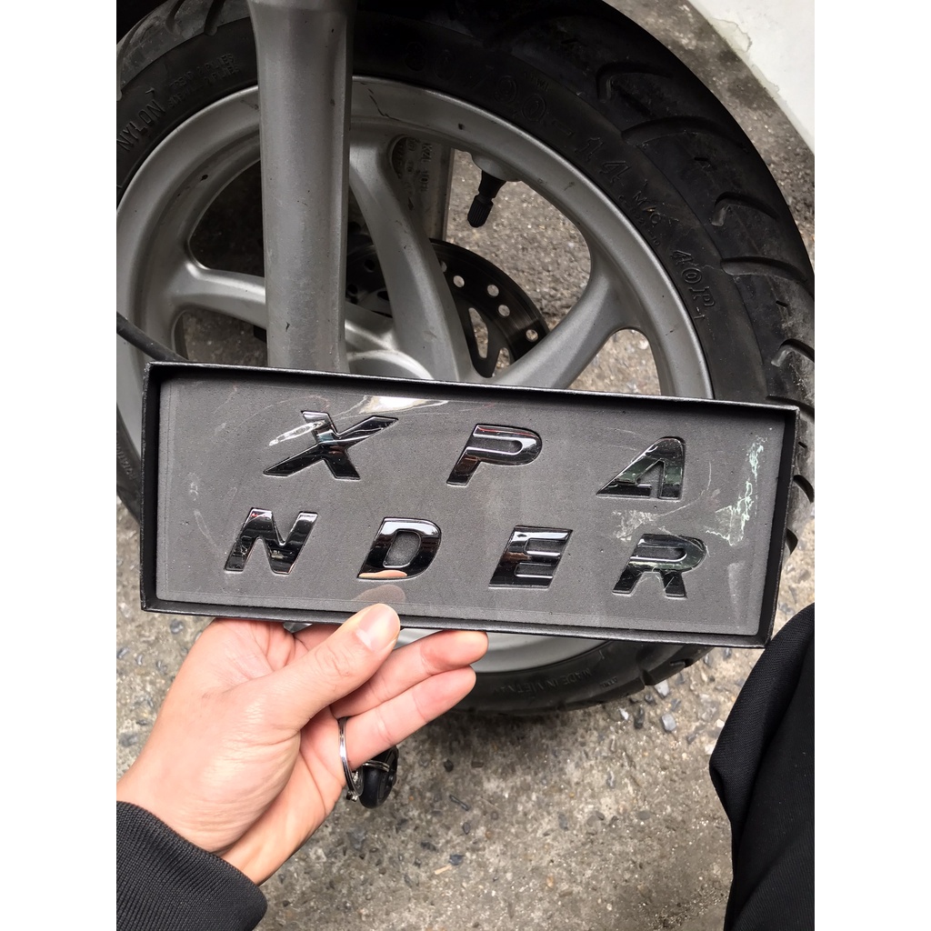 Lô gô chữ nổi Xpander bằng inox cao cấp  gắn nắp ca pô xe